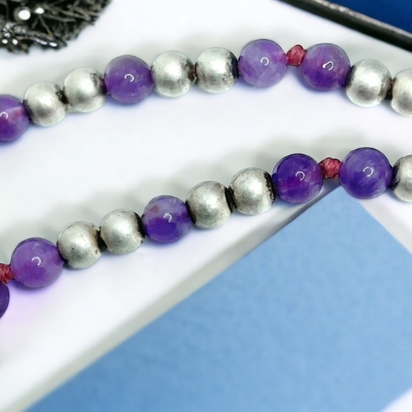 Vintage Amethyst Bead Beaded Sterling Silver Handknotted Necklace from 1940’s - Picture 6 of 7